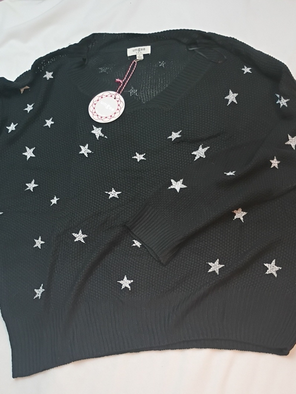 Umgee Large Black Star-Embellished Light Weight V-Neck Sweater P41
